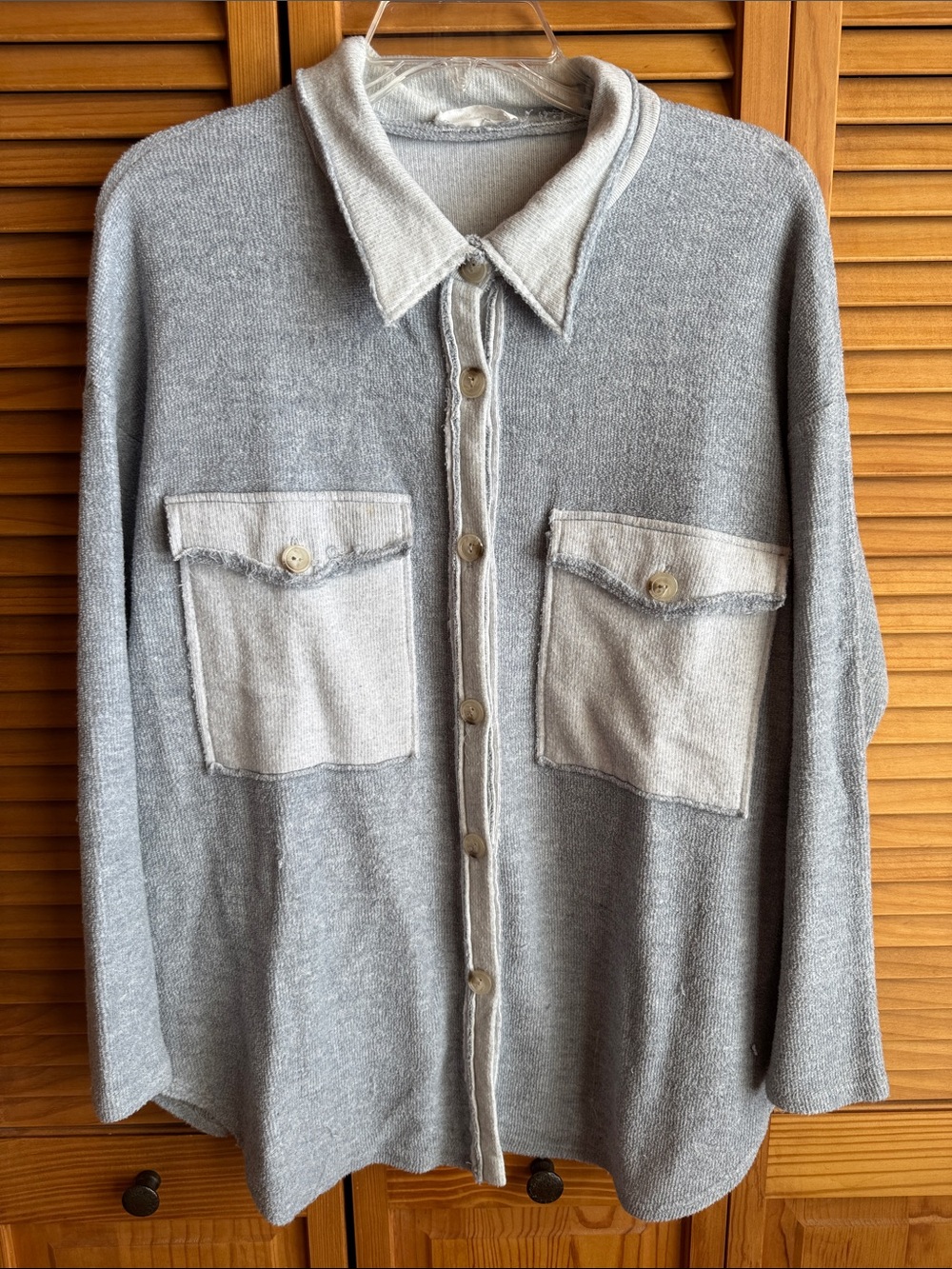 BUCKETLIST Women’s Gray Button-Up Knit Shacket with Chest Pockets